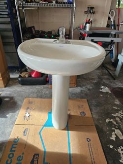 Pedestal Sink with Faucet