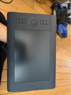 Intuos Wacom tablet with pen