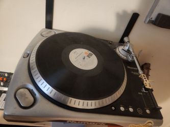 Numark TT200 Direct Drive Turntable