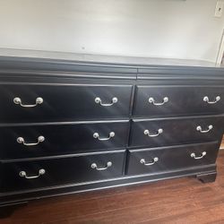 Raymour & Flanagan Louis furniture Set Black 