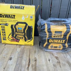 DEWALT Portable Power 2000 Peak Amp Jump Starter w/Digital Compressor