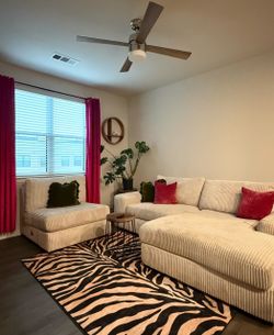 Large Sectional w/ Wide Chaise
