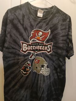 Tampa Bay buccaneers cotton shirt size large in there
