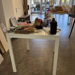 FREE WHITE SQUARE TABLE