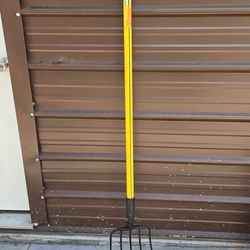 54" classic  fiberglass heavy Duty 5-tine garden fork