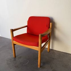 Vintage Danish Oak Lounge Chair by Skive Møbelfabrik – Mid-Century Modern Armchair, Red Upholstery