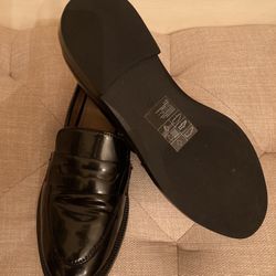 Woman’s loafer size 7