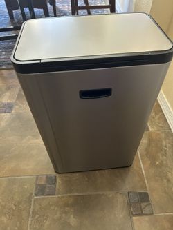 Kohler Trash Can – Stainless Steel/Silver