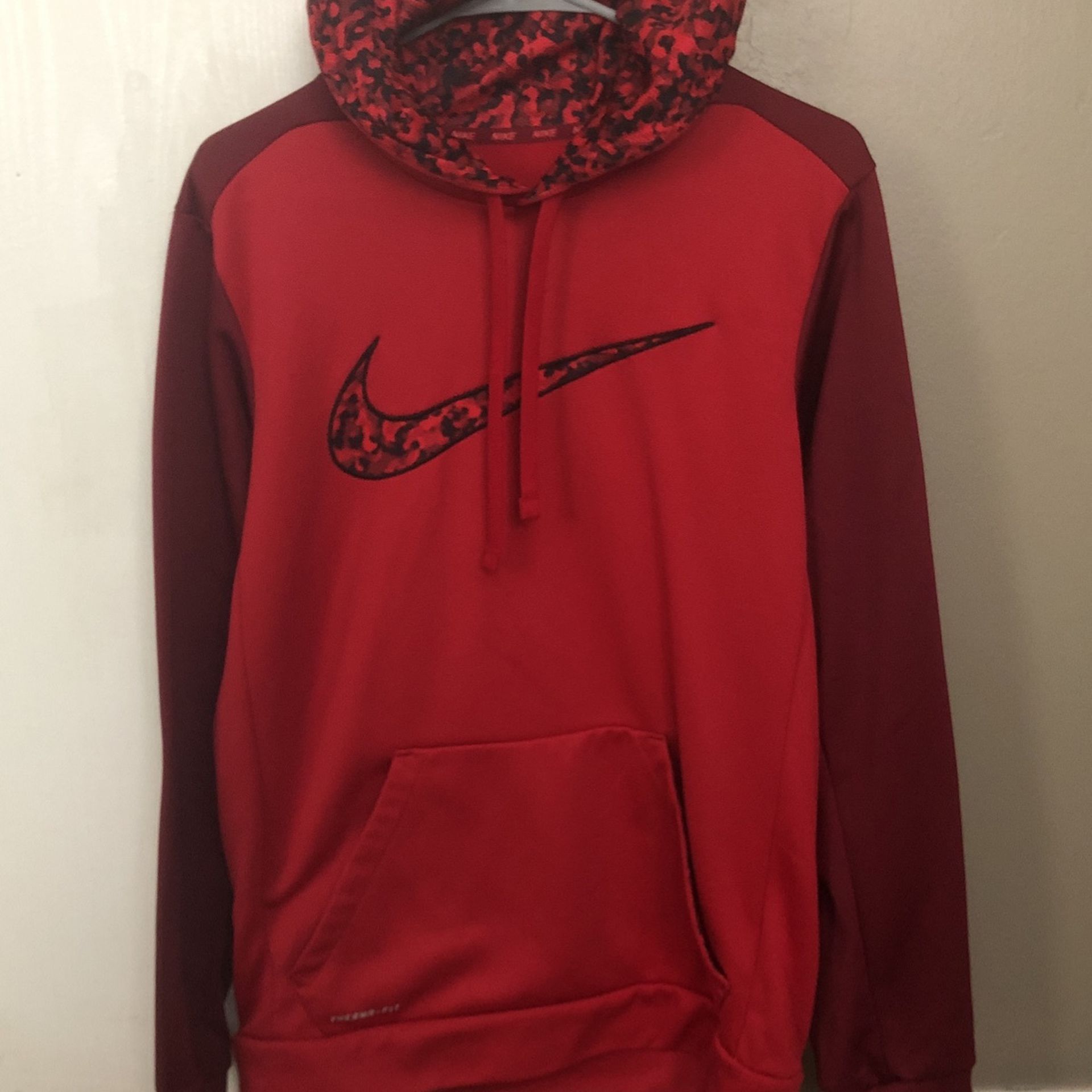 Red Camo Nike Therma-Fit Hoodie Size Small