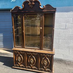 China cabinet/ Hutch