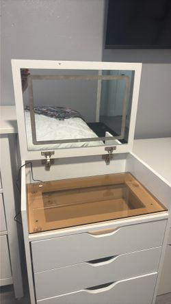 New vanity never use  led