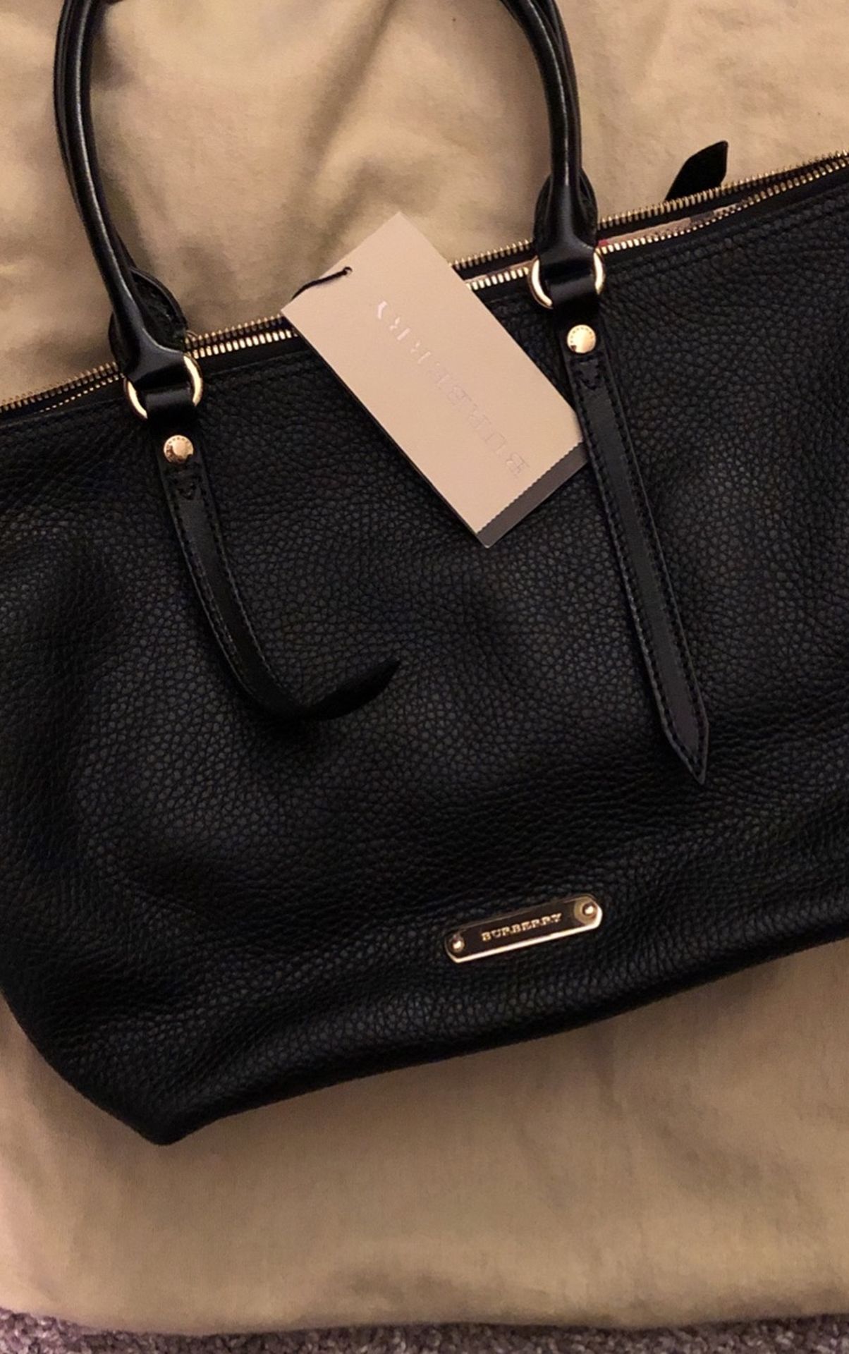 Burberry Grainy Leather Salisbury Tote Jewelry Accessories