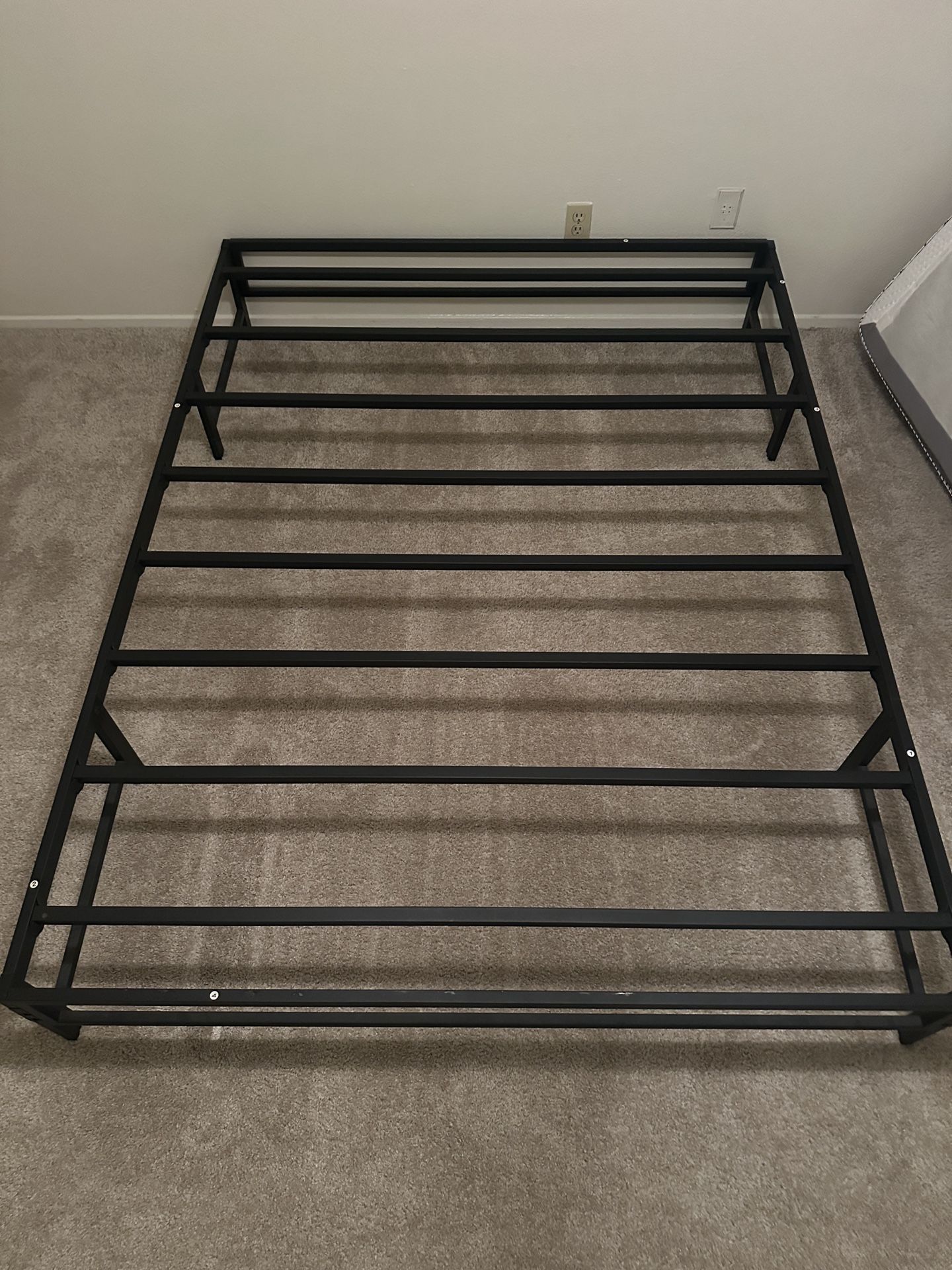 Queen Metal Bed Frame – Tool-Free Assembly