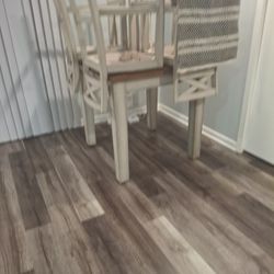 Table With 4 Chairs 