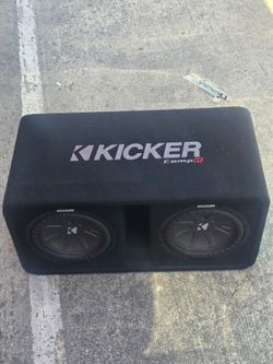 KICKER  Dual 10" CompR 2 Ohm Enclosure
