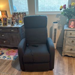 APARTMENT SIZE RECLINER     