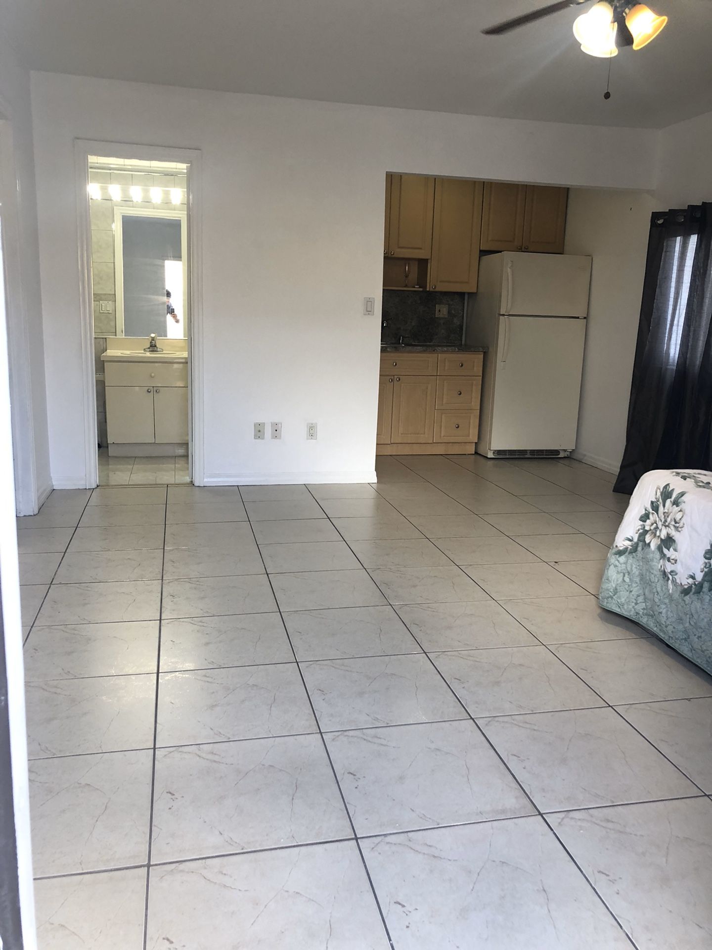 EFFICIENCY / STUDIO / APARTAMENTO en Kendall for Sale in Miami, FL