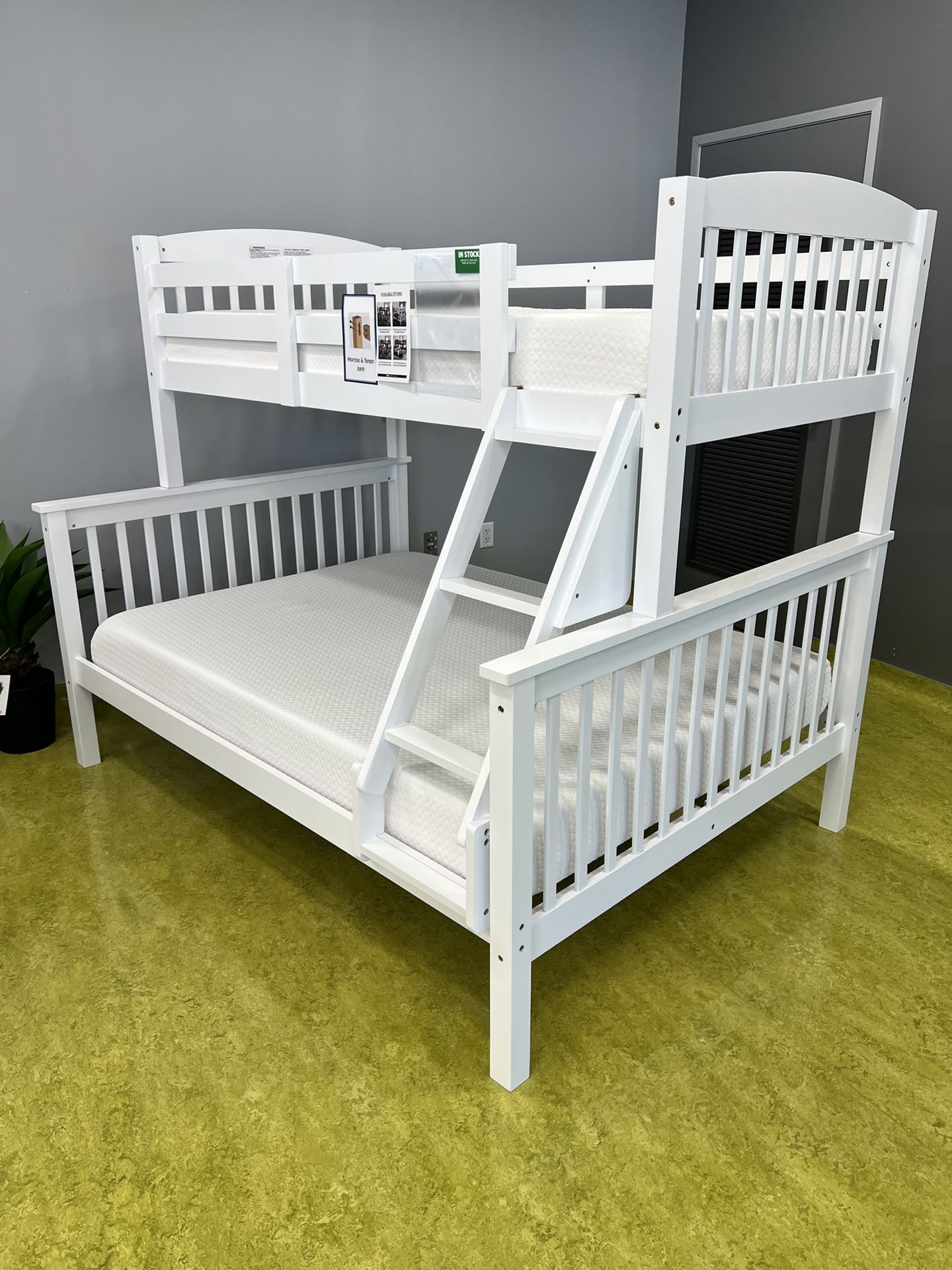 New Full / Twin Wooden Bunkbed With Both Nice Mattresses Included 👈🏼
