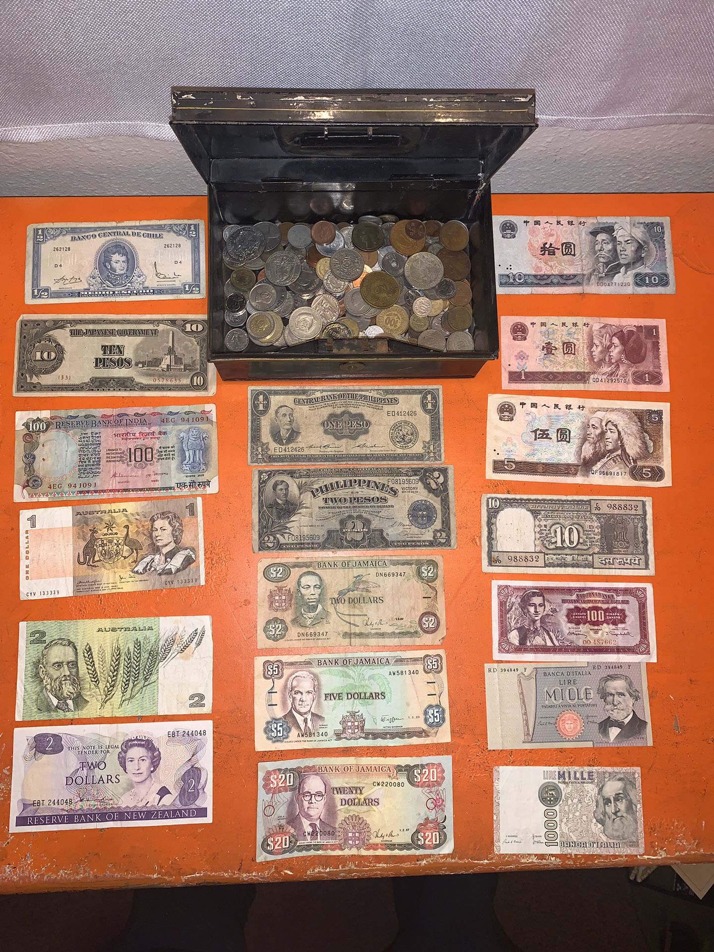 2 Pounds Of Foreign Coins And Banknotes