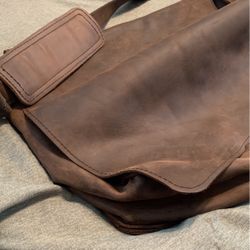 Men’s Leather Messenger Bag