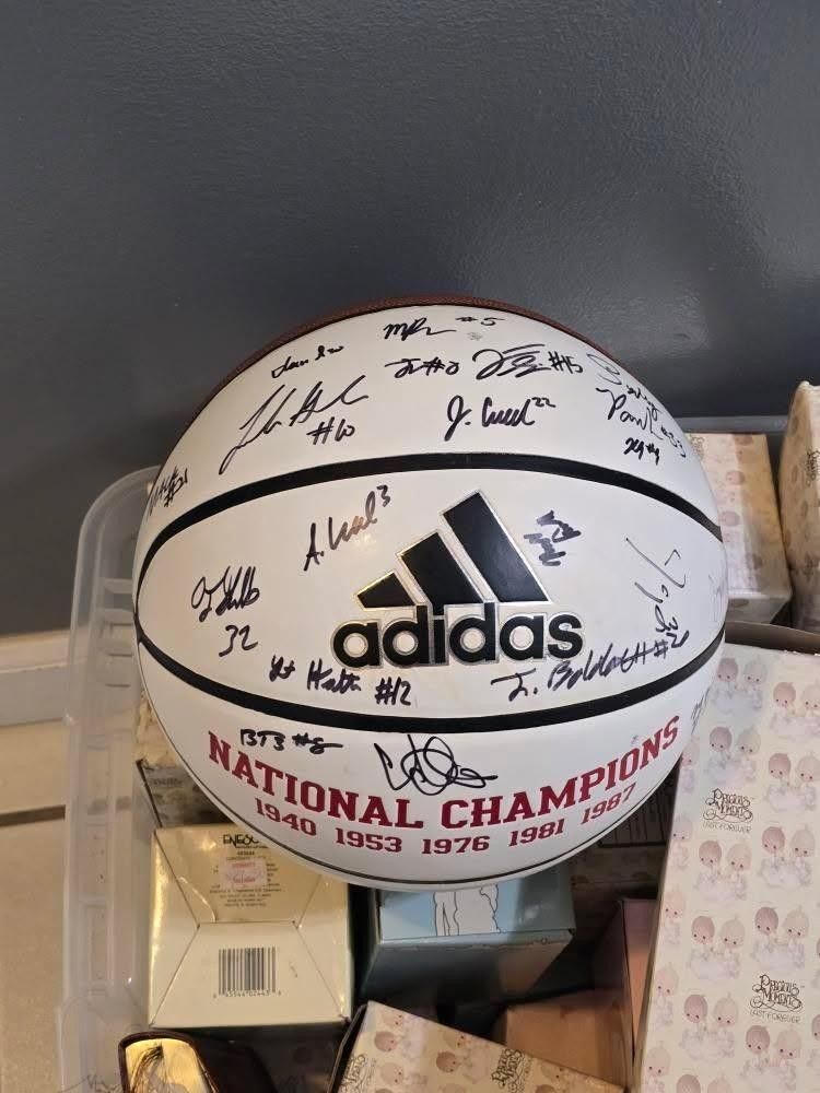 IU Hoosier Basketball Team Signatures