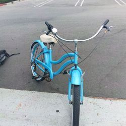 Five-speed girls beach cruiser