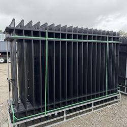 IRON FENCE 
Unit size 10ft(L) 6ft(H)
Total size 220 FT
22 pcs fence panels
23 pcs posts
NEW any question plese send a message (hablo español)