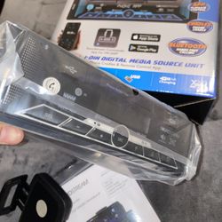 New Soundstream single din car stereo w/bluetooth usb fast charging and phone cradles holde”NOCD