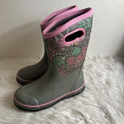 Size 6 y girls womens 8 Bogs boots 