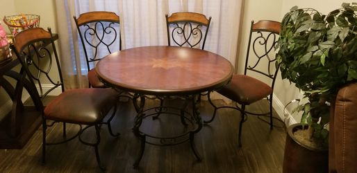 Breakfast table with 4 chairs