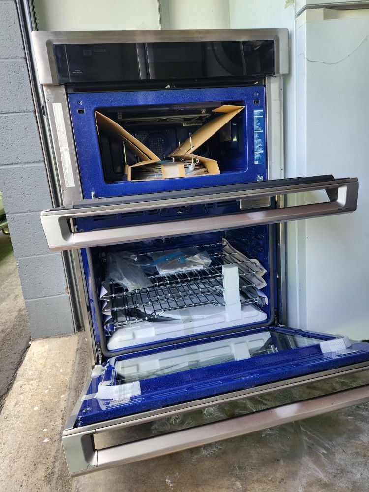 It's a 30-inch wide oven. Is this new Samsung brand the combo?