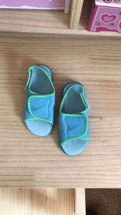 NEW Nike Toddler Water Sandals Sz 9