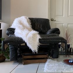 Recliner And Rocking Chair $59 🎈🎈🎈🛋 Chair, Rocking Chairs, Recliner, Couch, Recliner Couch, House And Office Furniture, Living Room Furniture 