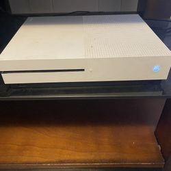 Xbox One, And 32 Inch TV