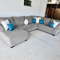 Sectional Couch Great Condition Super Clean And Comfy Asking 790$