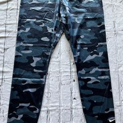 Nike Women’s Blue Camo Leggings 