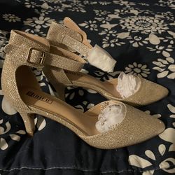 Size 8 Pointed Gold Glitter Heel
