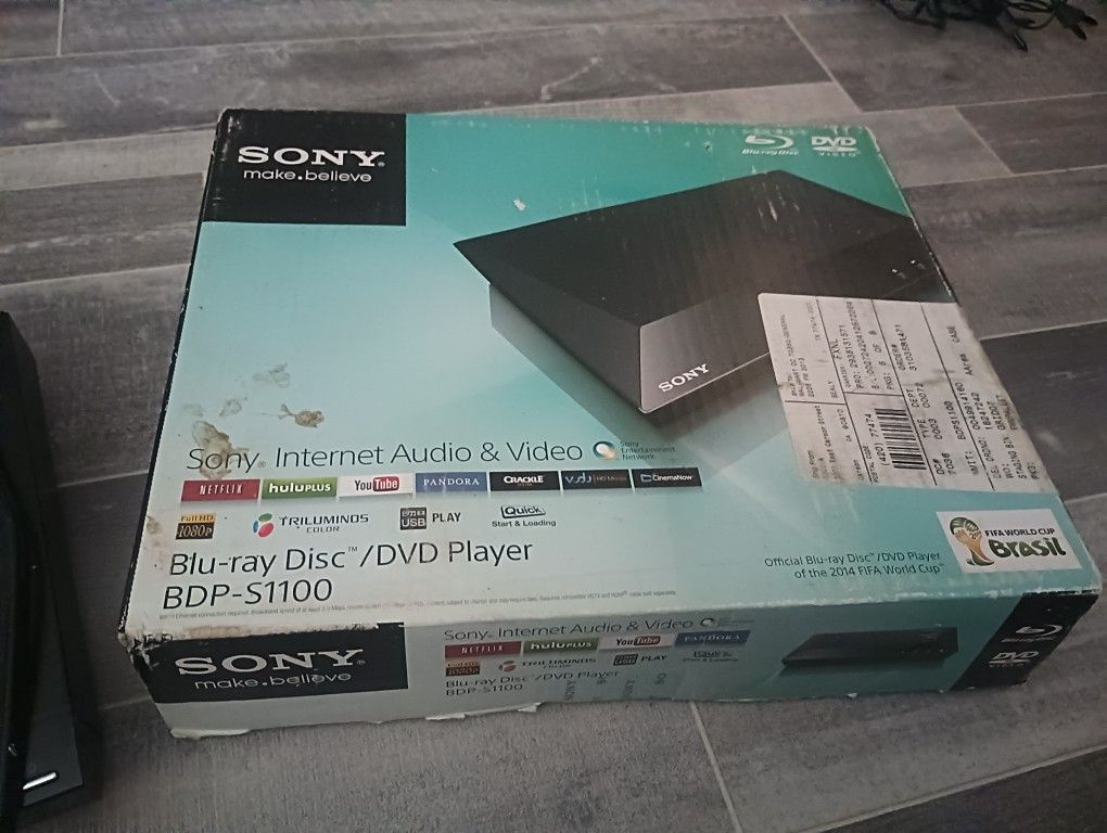 Blu Ray DVD CD Player With Streaming All Wires And Remote New In Box