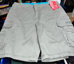 New. Mens 36 casual shorts