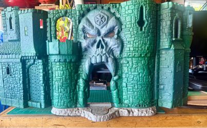 Vintage Masters of the Universe Castle Grayskull Playset (2002) for parts or cool display He-Man