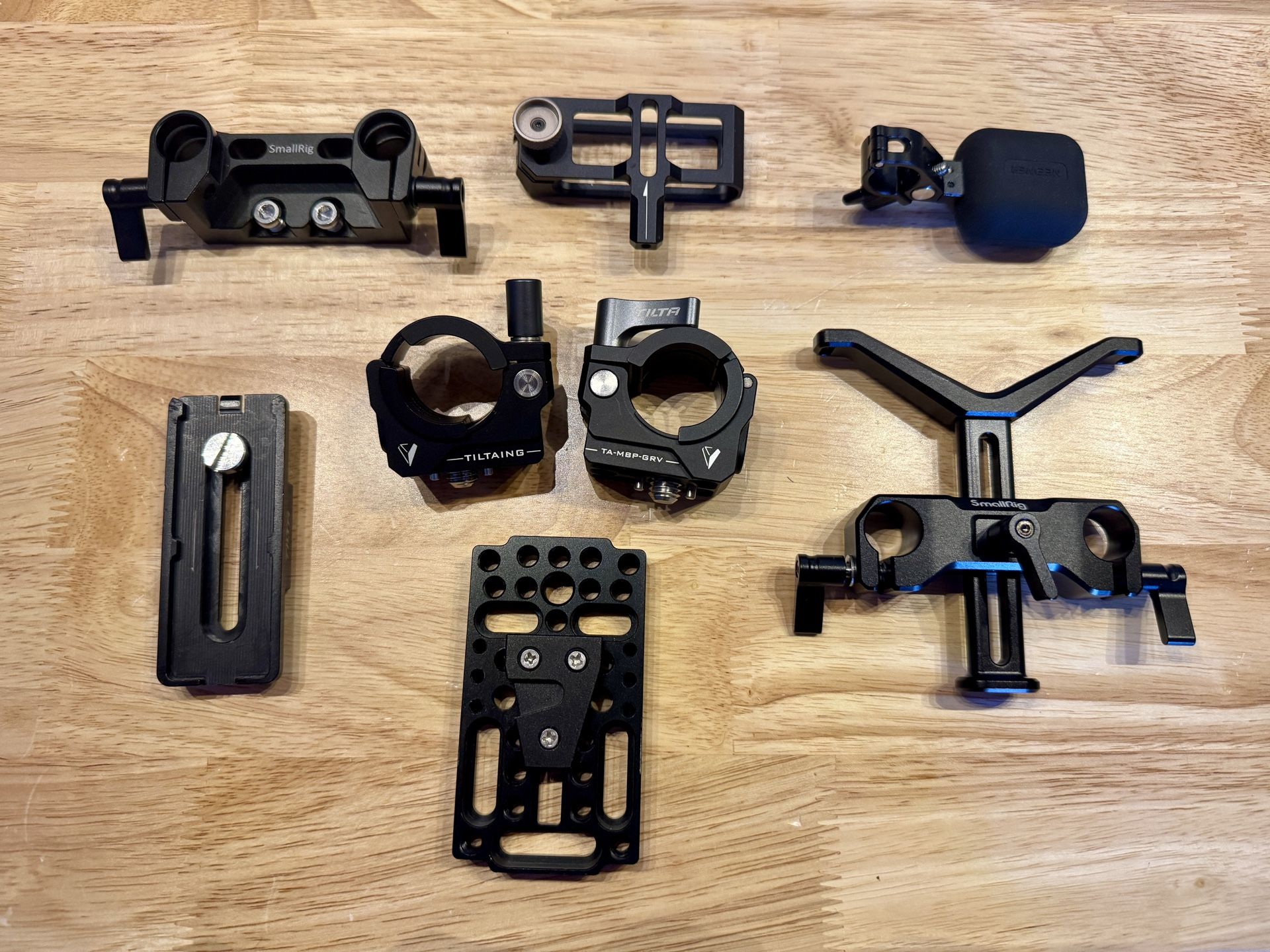 Multiple camera accessories. Smallrig, Tilta, Neewer