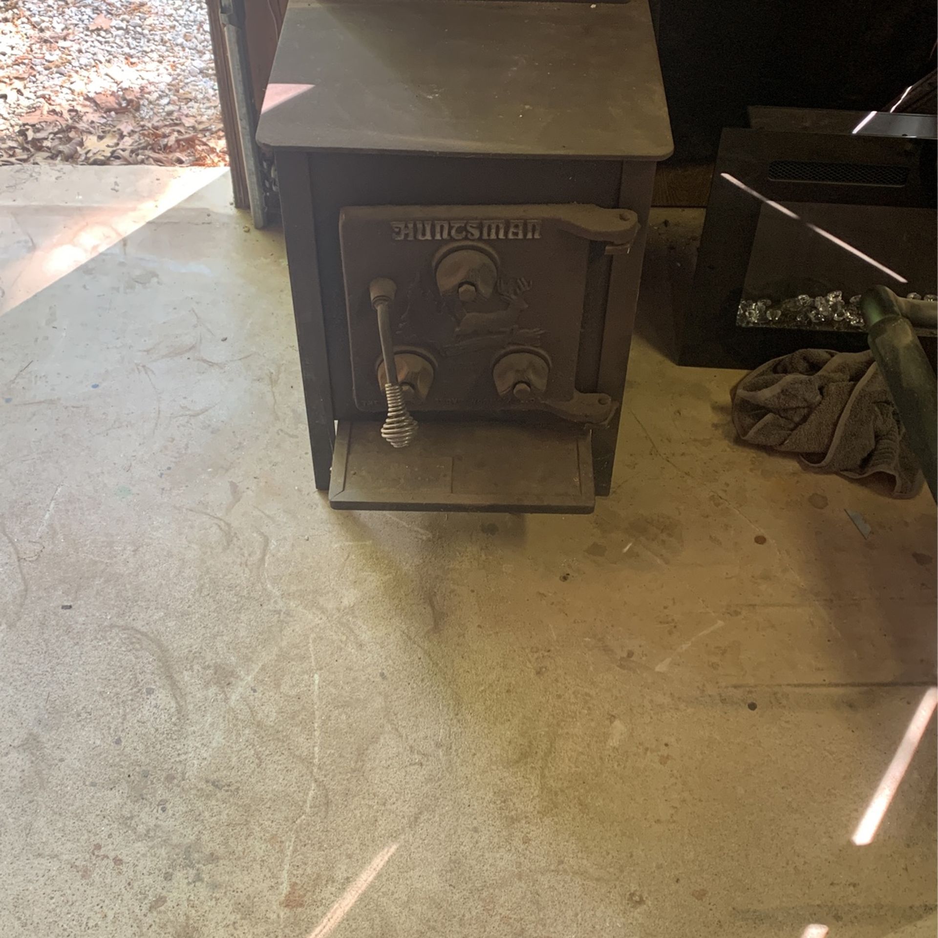 Huntsman Wood Stove for Sale in Powder Springs, GA - OfferUp
