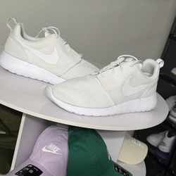 Nike Roshe One Triple White 