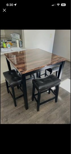 Counter Height Dining Table Set with 4 Stools