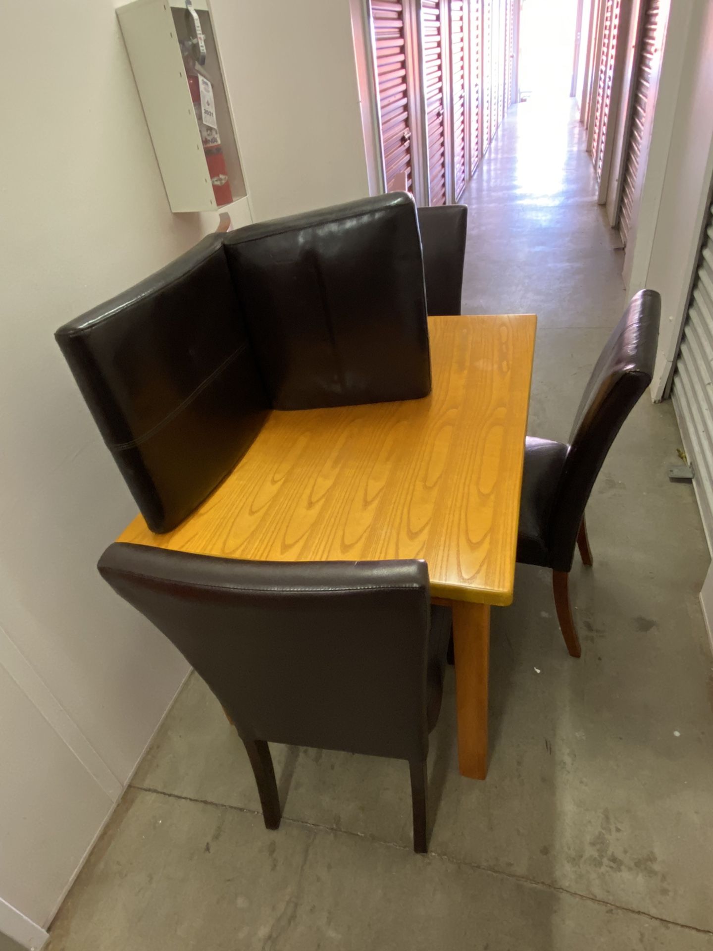 Perfect kitchen table and 4 Matching chairs