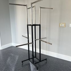 Clothing Display Rack with 8 Adjustable Arms