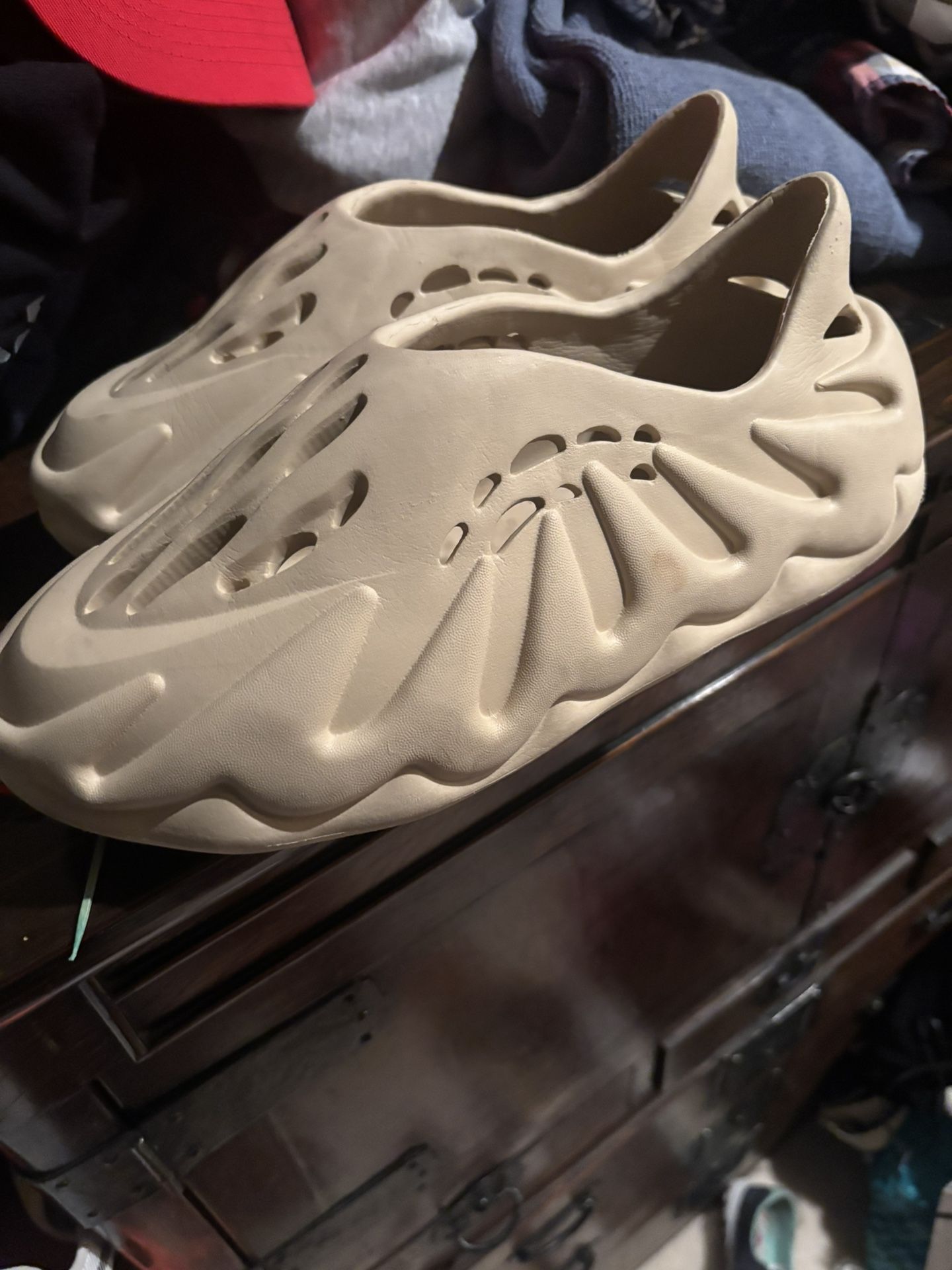 Yeezy Foam Composites Size 9 Excellent Condition