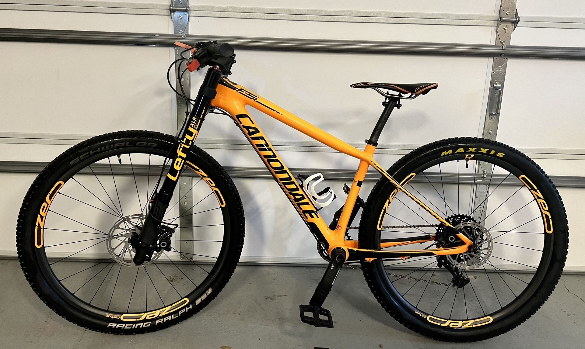 Beautiful Cannondale Carbon Fiber