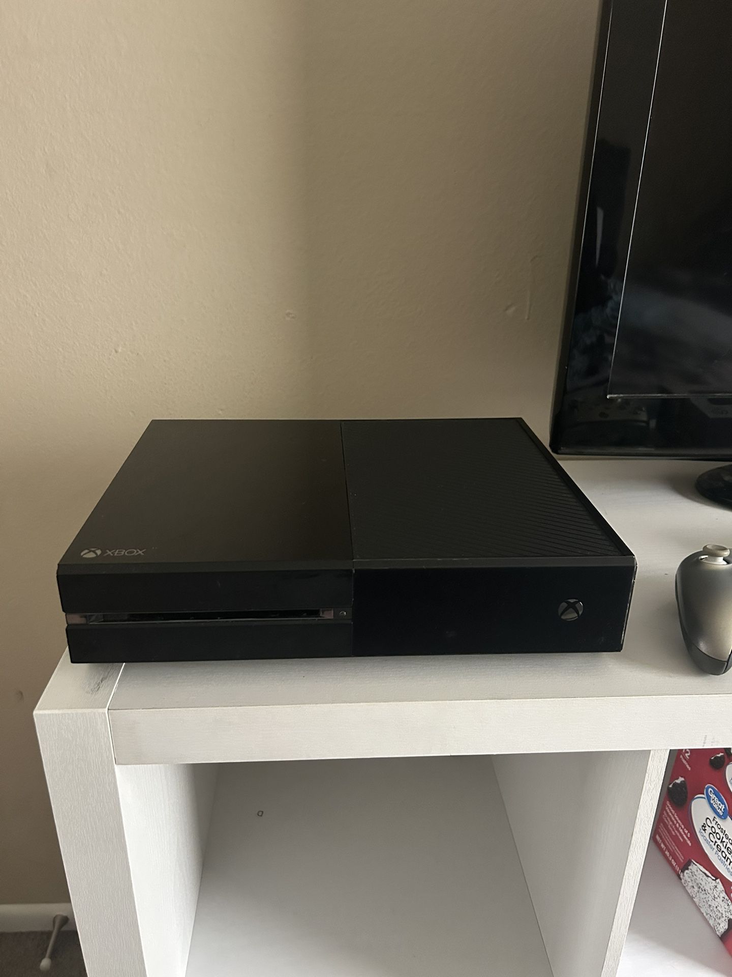 xbox one with series s/x controller with rechargeable batteries