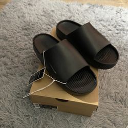 Nike Calm Slides